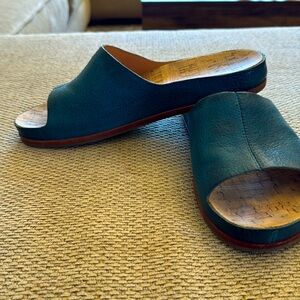 Kork Ease blue leather slip on sandal, size 9